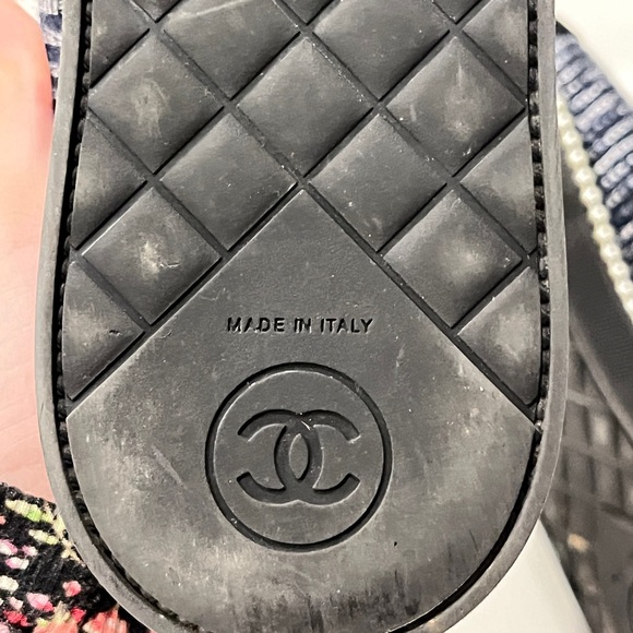 Chanel pearl shoes - Picture 4 of 13